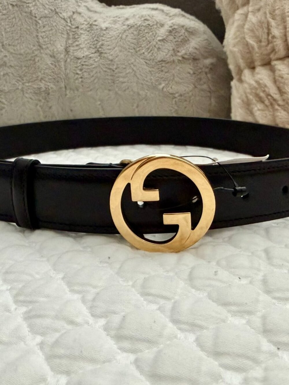 Gucci Belt with Interlocking G buckle, black leather, gold hardware